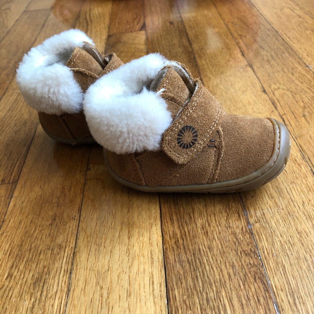 Toddler Uggs boots size 4 NEW